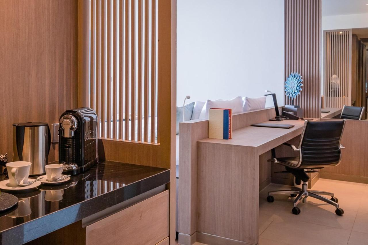 Oceanfront Beach Resort - Sha Extra Plus Patong Εξωτερικό φωτογραφία A suite at the hotel