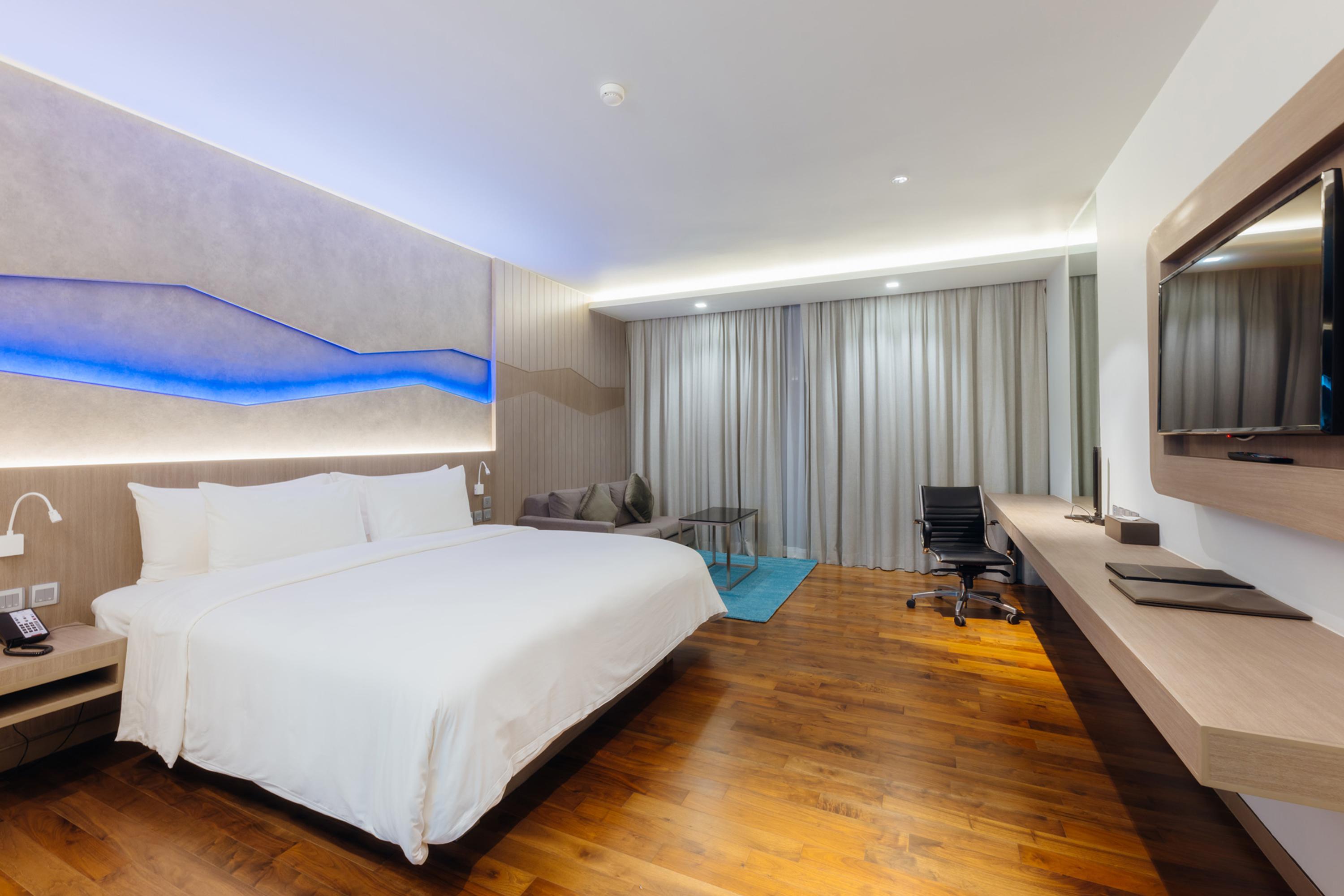Oceanfront Beach Resort - Sha Extra Plus Patong Εξωτερικό φωτογραφία Deluxe Room