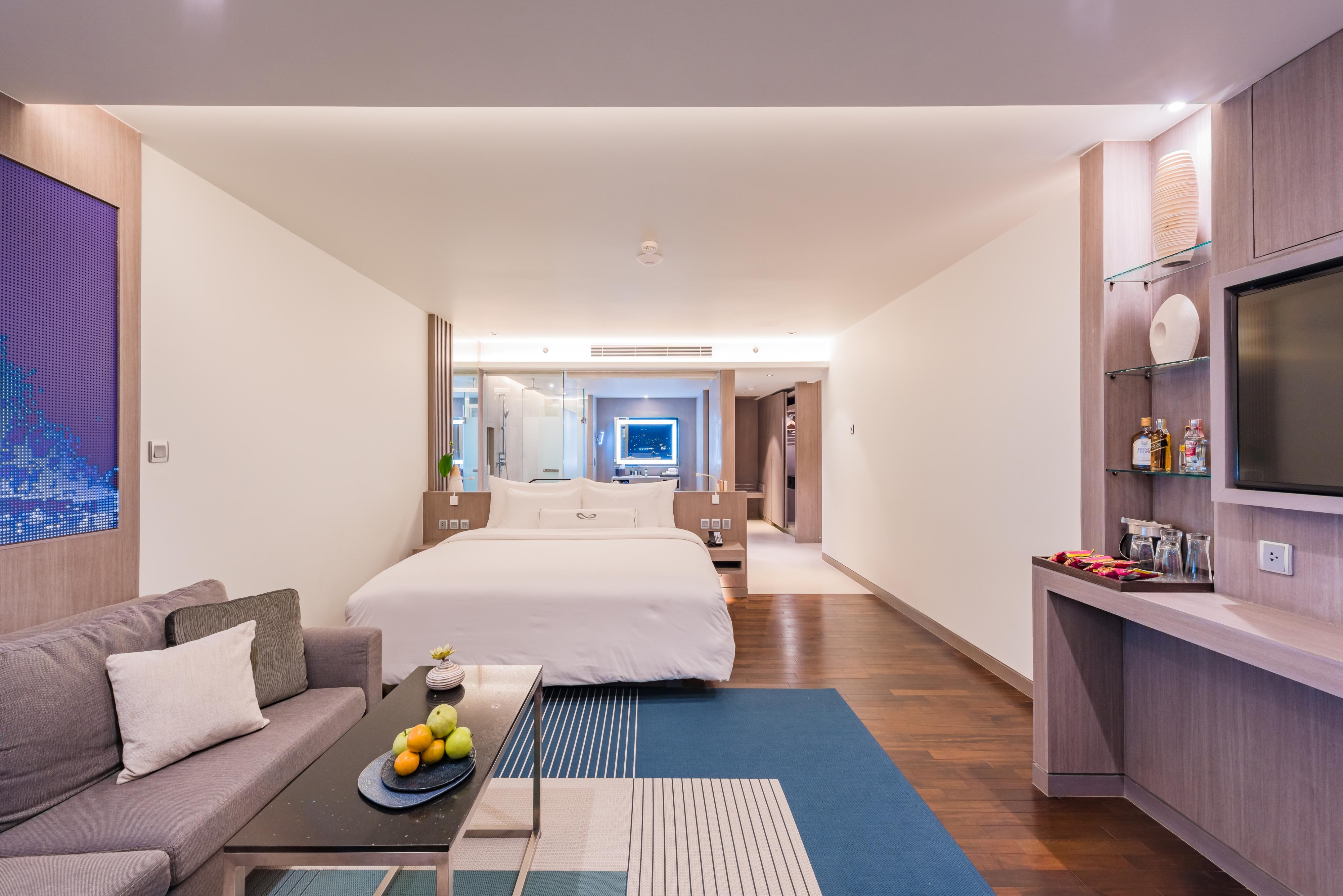 Oceanfront Beach Resort - Sha Extra Plus Patong Εξωτερικό φωτογραφία Deluxe Room