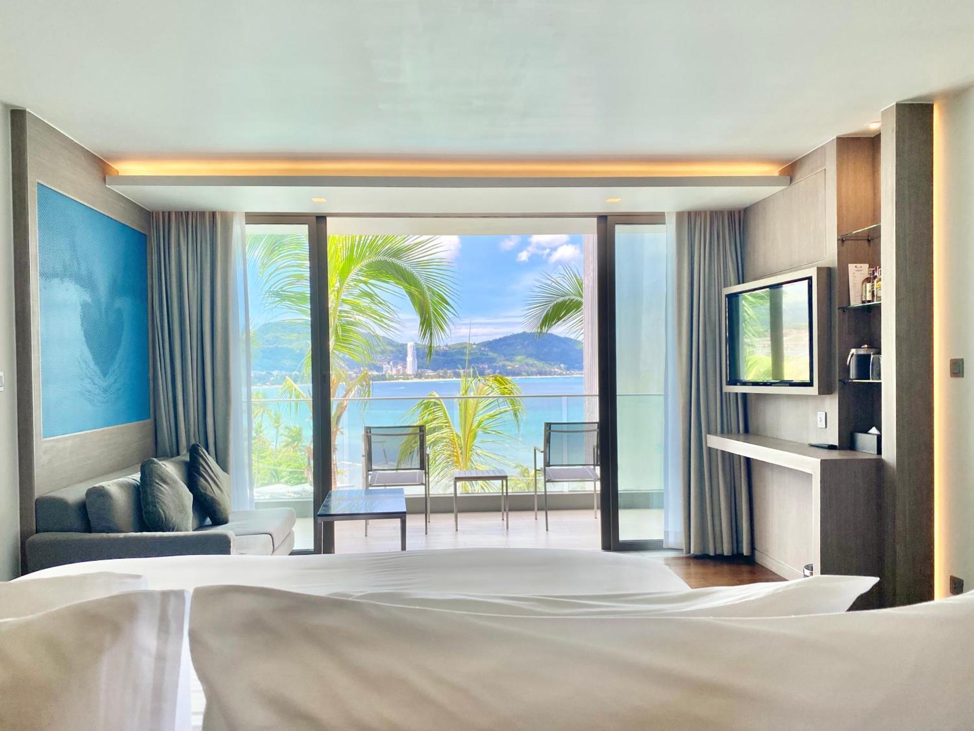 Oceanfront Beach Resort - Sha Extra Plus Patong Δωμάτιο φωτογραφία Deluxe Ocean View