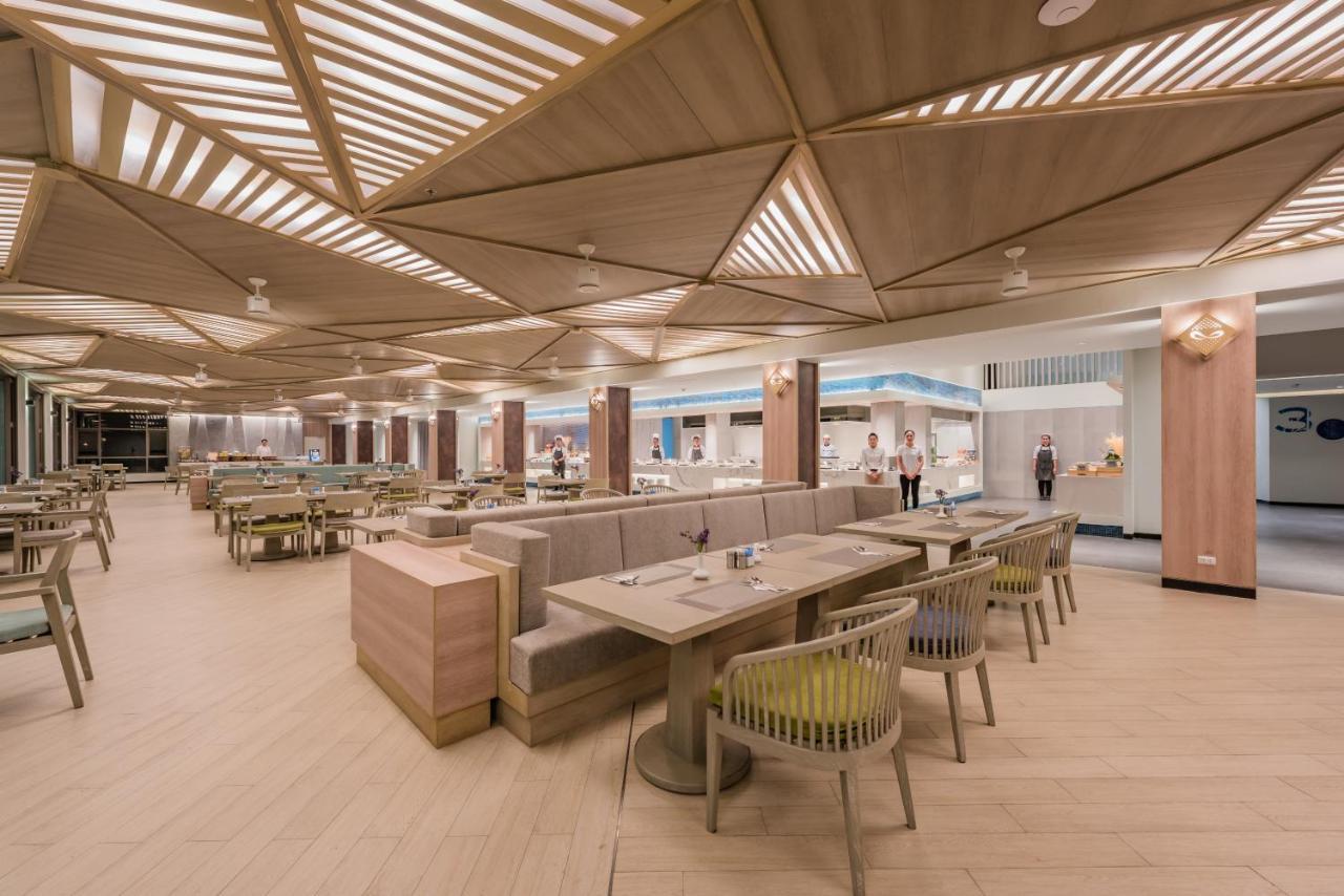 Oceanfront Beach Resort - Sha Extra Plus Patong Εξωτερικό φωτογραφία The interior of the new lounge