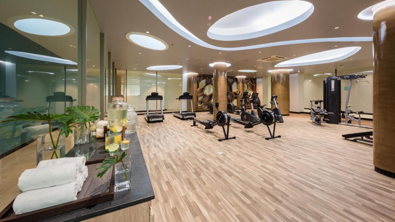 Oceanfront Beach Resort - Sha Extra Plus Patong Εξωτερικό φωτογραφία The gym at the hotel
