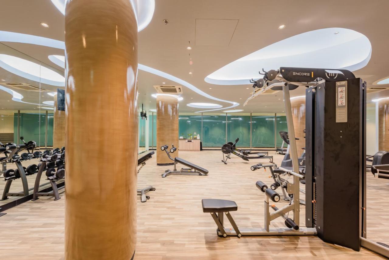 Oceanfront Beach Resort - Sha Extra Plus Patong Εξωτερικό φωτογραφία The gym at the hotel
